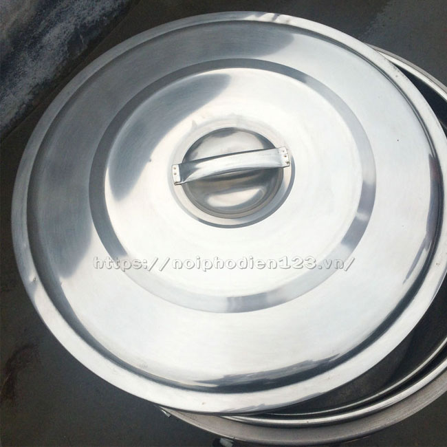 Vung nồi phở dày, bền, khép kín với miệng nồi