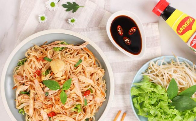 Nước tương trộn phở thịt gà