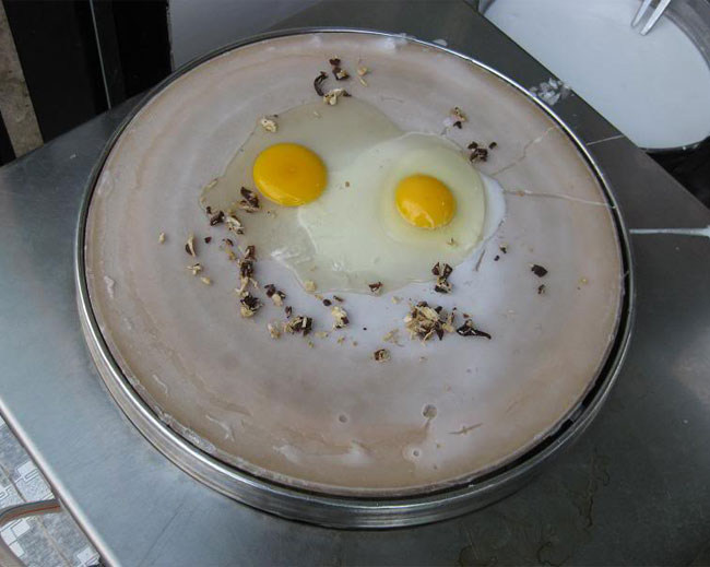 Độc đáo nhân trứng gà món bánh cuốn nóng Lạng Sơn