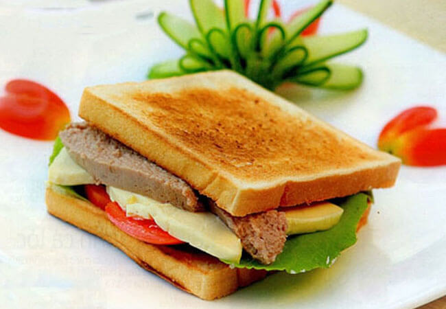 Bánh mì sandwich phô mai áp chảo - món ăn sáng đơn giản lạ miệng 