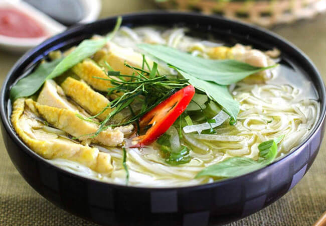 Phở gà - món ăn sáng truyền thống của người Việt Nam 