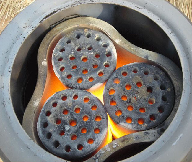 Tại sao không nên dùng nồi than để nấu nước lèo 