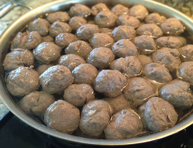 Luộc bò viên nấu phở