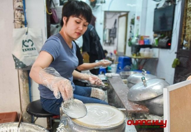 khách hàng hài long fkhis ử dụng nồi điện tránh cuốn tại Quang Huy