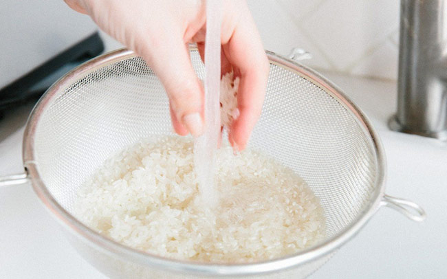 Vo sạch gạo nấu cơm, vo gạo, làm sạch gạo