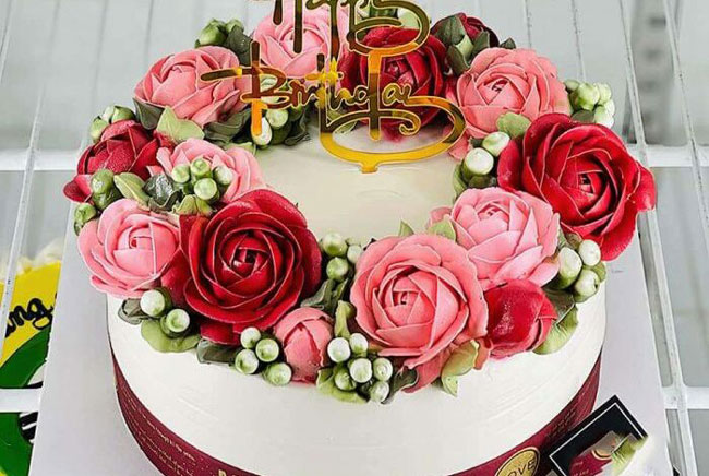 Trang trí bánh kem đẹp bằng hoa hồng, bánh kem hoa hồng