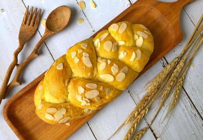 Thành phẩm bánh mì kiểu Pháp, bánh mì Pháp, Hoàn thành bánh ngọt nhân bơ siêu ngon, thành phẩm, Cho bánh vào túi bảo quản, bảo quản bánh ngọt, cách làm bánh mì ngọt siêu mềm