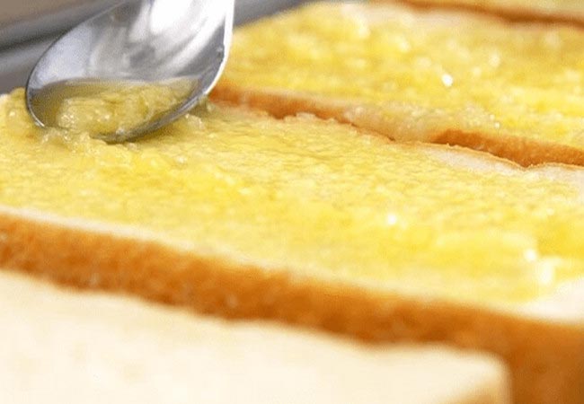 cách làm bánh mì nướng bơ đường, cách làm bánh mì nướng bơ đường bằng chảo