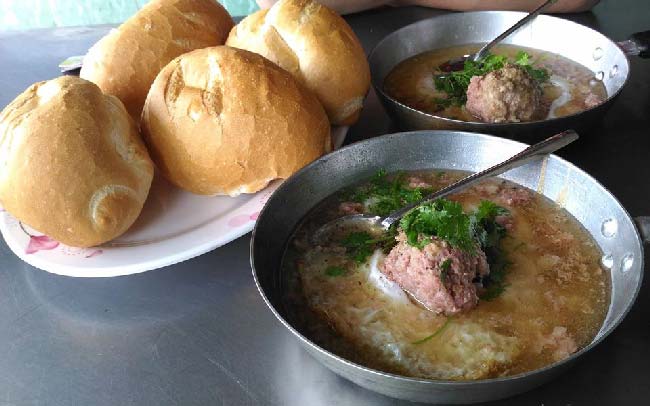 Quán bánh mì chảo Trần Phú
