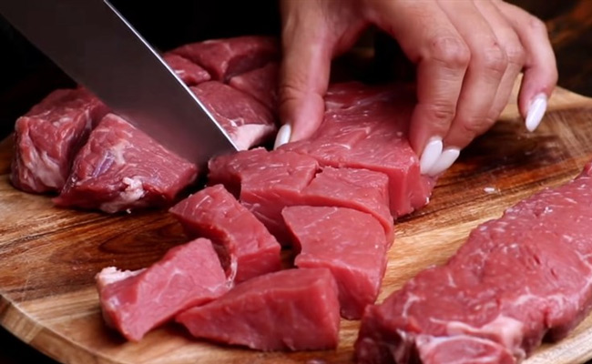 sơ chế thịt b&ograve; l&agrave;m phở
