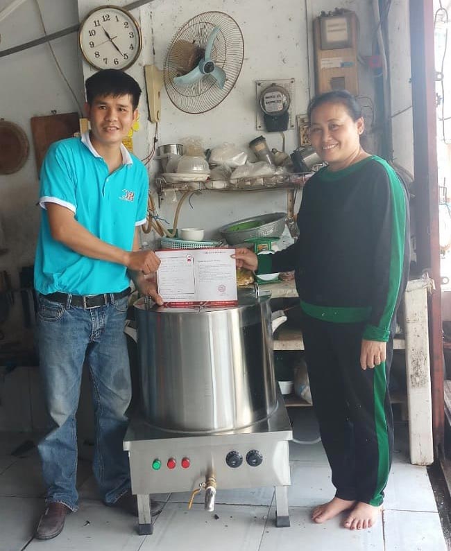 Quang Huy bán nồi nấu phở bằng điện cho khách hàng