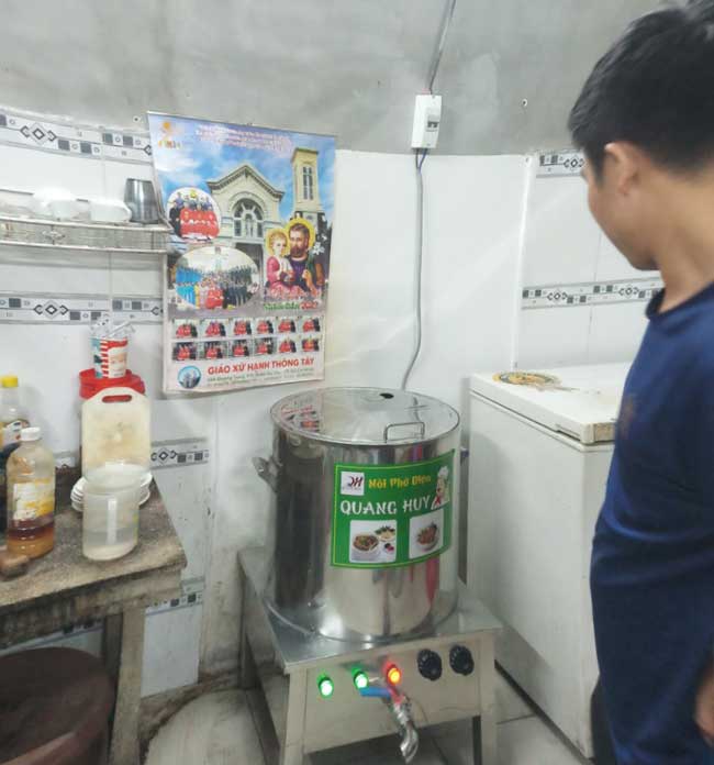 Khách hàng đặt mua nồi nấu phở inox tại Quang Huy