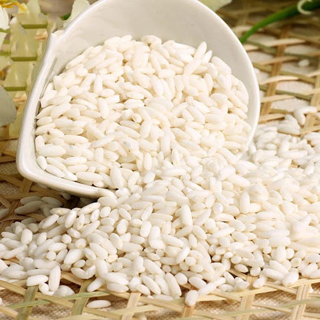 Lựa chọn gạo nếp có hạt tròn đều, hương thơm thoang thoảng 