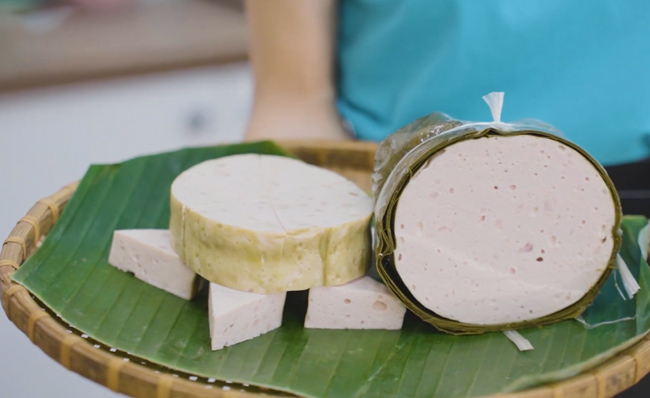 Hấp chín giò sau khi đóng khuôn Hấp chín giò sau khi đóng khuôn