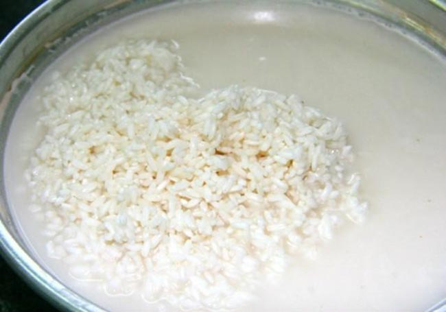 Ngâm gạo từ 6 - 8h để gạo nở đều 